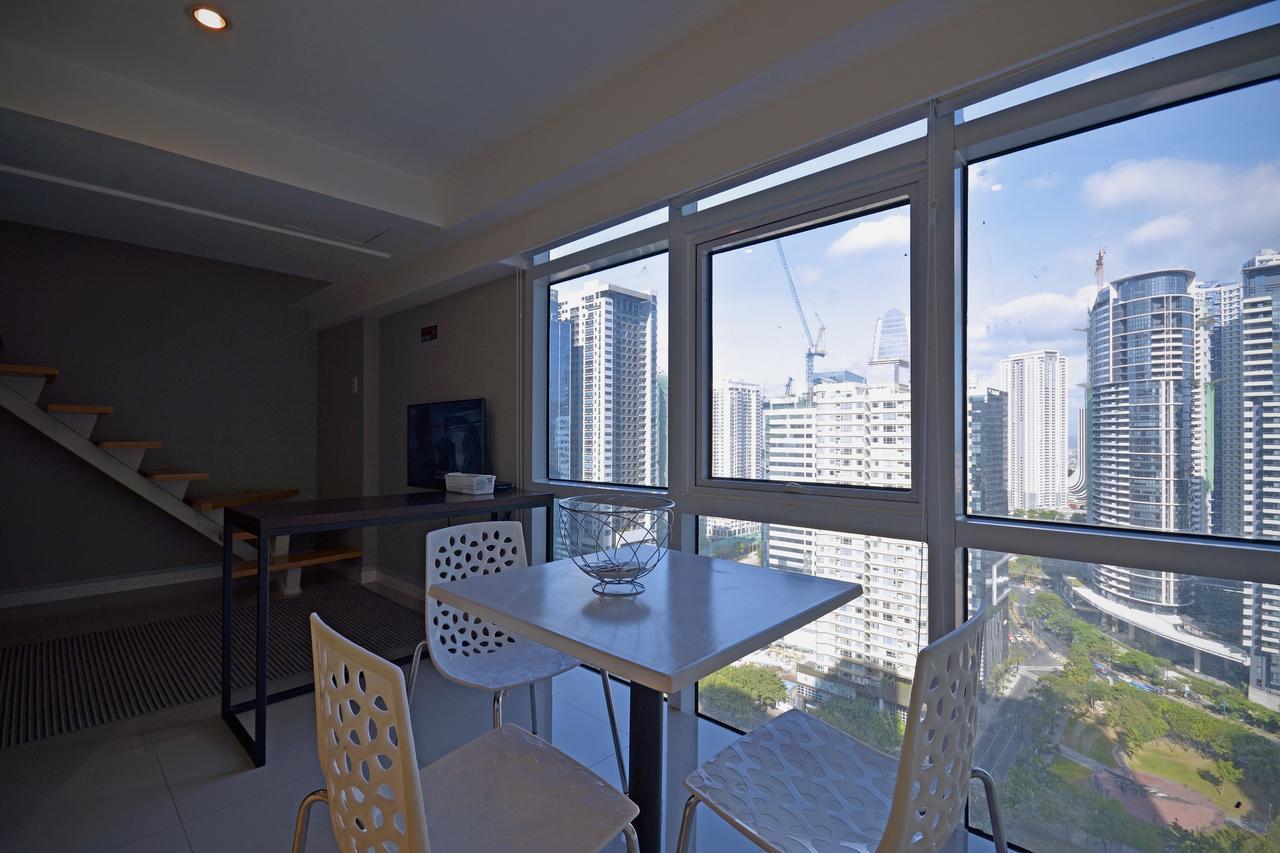מנילה Victoria Soho Suites מראה חיצוני תמונה