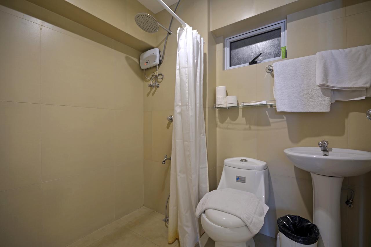 מנילה Victoria Soho Suites מראה חיצוני תמונה